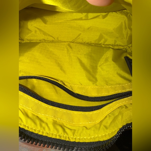 Baggu mini shoulder bag in Sour - Picture 5 of 7